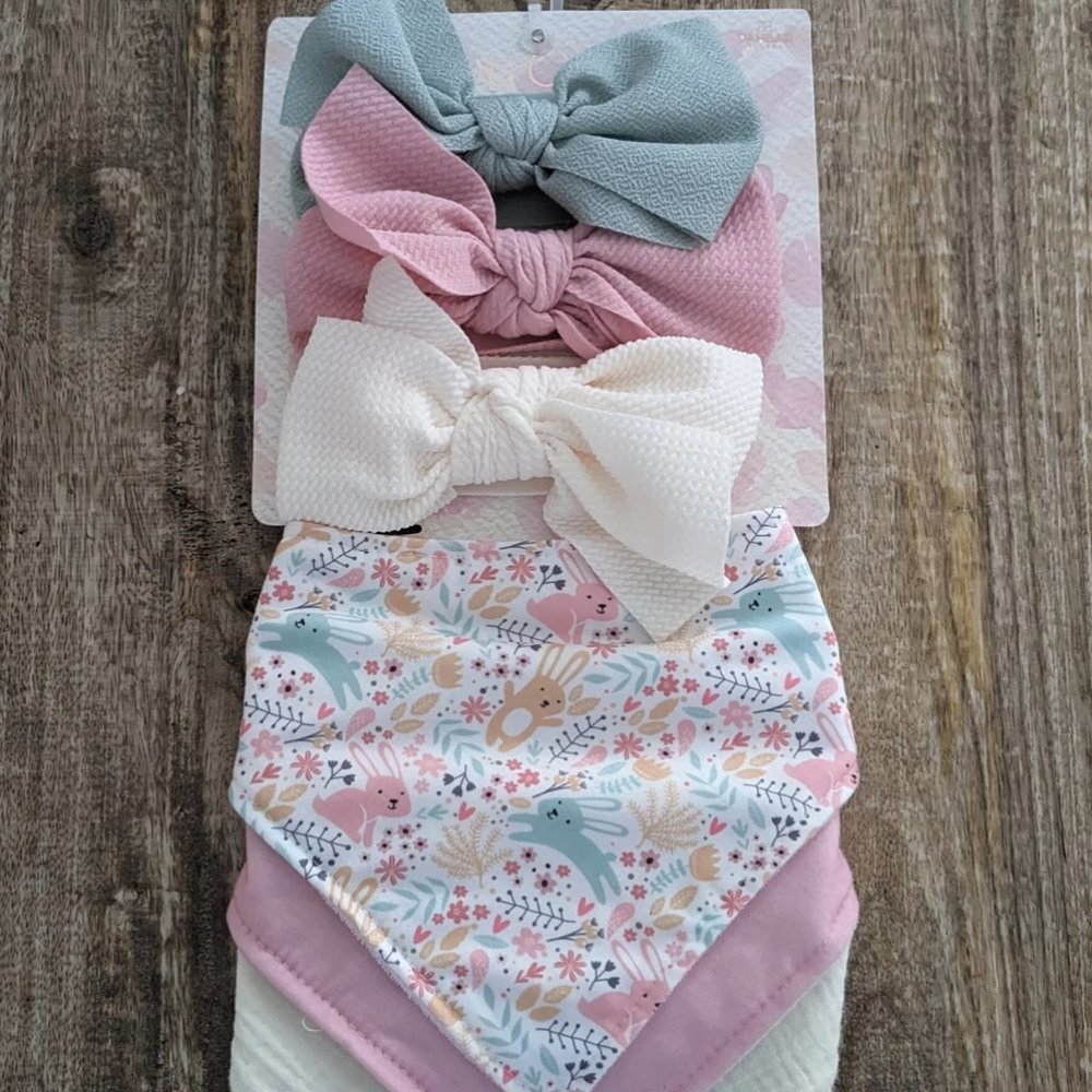 Set of 3 hairbows and 3 bibs